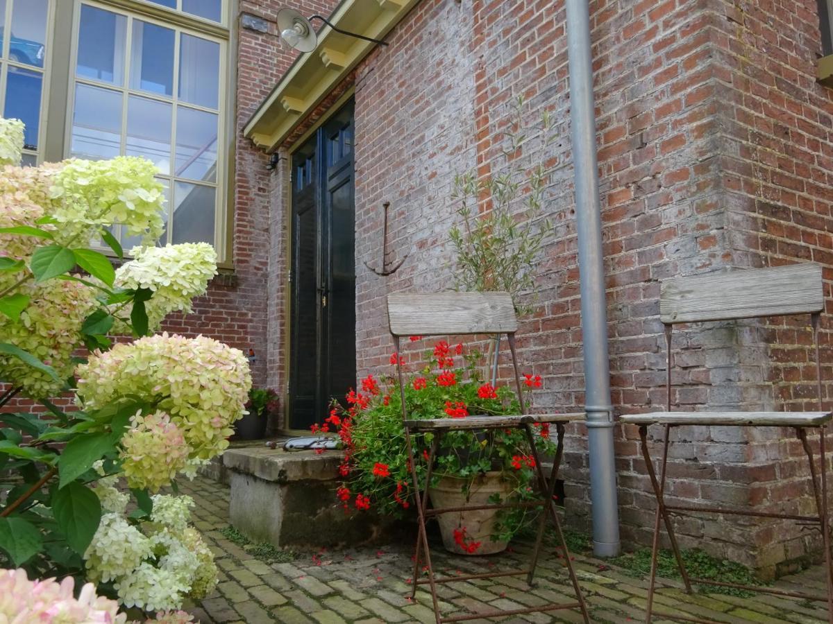 D' Ald Skoalle - Sfeervol Appartement In Oude School. Wijtgaard Eksteriør billede